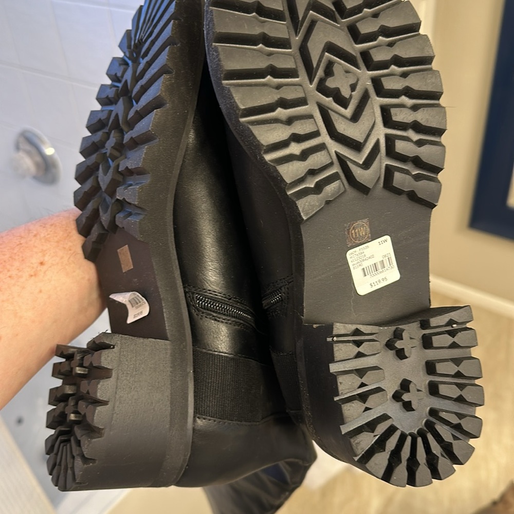 Wide calf black boots - Picture 2 of 3